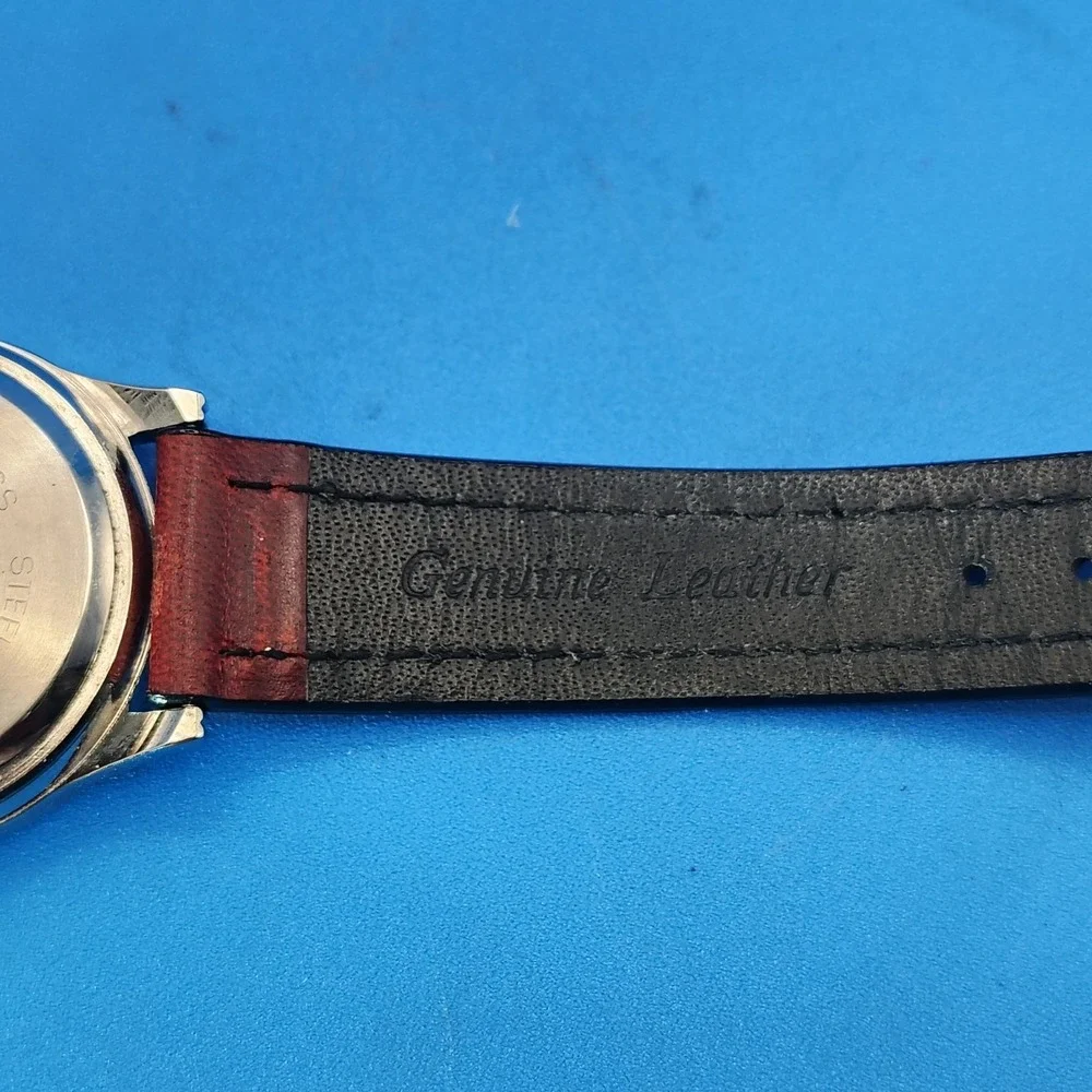Vintage 2006 Canada Maple Leaf Japan Movt Leather 34mm Unisex Quartz Watch